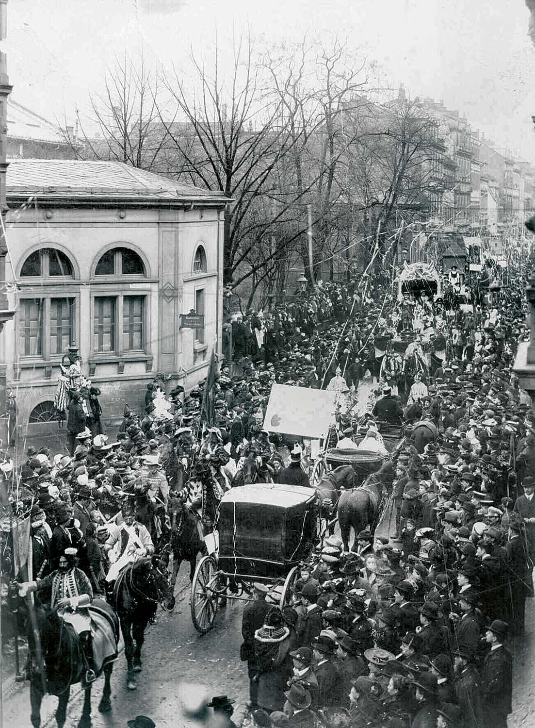 images/geschichte_uebersicht/umzug-hauptstrasse.jpg